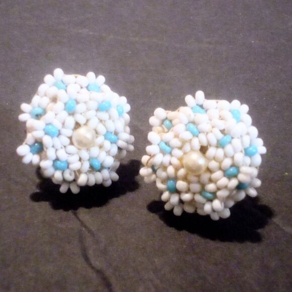 Vintage White and Blue Seed Bead Cluster Screw Back Earrings - Picture 1 of 3